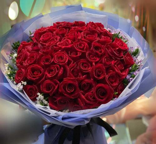 16朵玫瑰花语含义及传统寓意（探索16朵玫瑰花语的深层含义及象征）