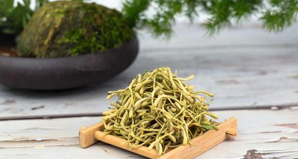金银花的根长什么样？如何辨别金银花的根部特征？