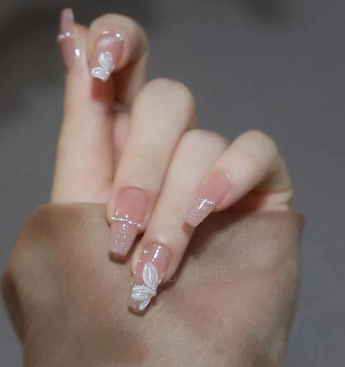 花卉美甲用什么笔画出的效果更佳？